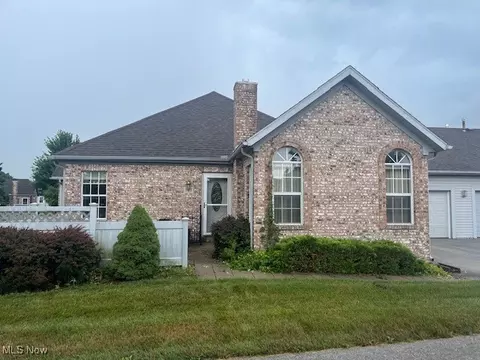 103 Stonegate Cir, Bowling Green, OH 43402