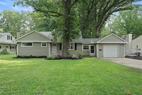 4429 Canterbury Rd, North Olmsted, OH 44070