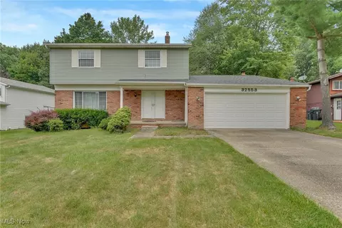 32553 N Roundhead Dr, Solon, OH 44139