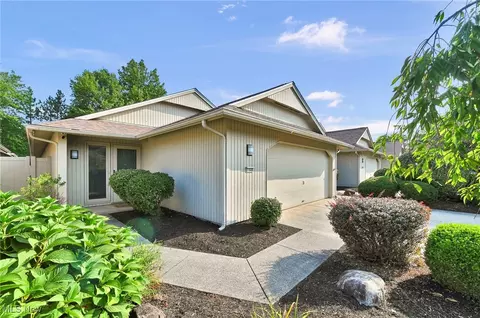 21648 Oak Bark Trl, Strongsville, OH 44149
