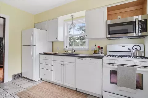 445 E Catawba Ave, Akron, OH 44301 photo 14