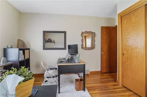 445 E Catawba Ave, Akron, OH 44301 photo 24