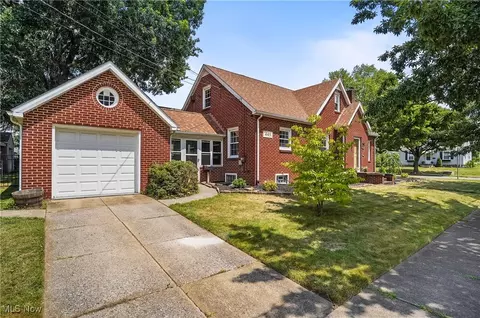 445 E Catawba Ave, Akron, OH 44301 photo 2