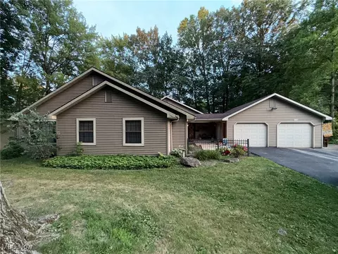 972 Perkins Jones Rd NE, Warren, OH 44483