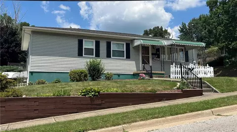 1843 Quayle Dr, Akron, OH 44312