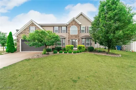 9094 Franklin Dr, North Ridgeville, OH 44039
