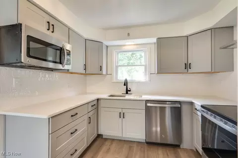 6580 Crossview Rd, Seven Hills, OH 44131 photo 8