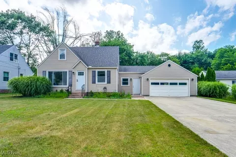 6580 Crossview Rd, Seven Hills, OH 44131