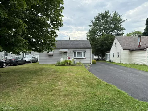 161 N Roanoke Ave, Austintown, OH 44515