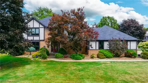 537 Herbert Rd, Akron, OH 44312