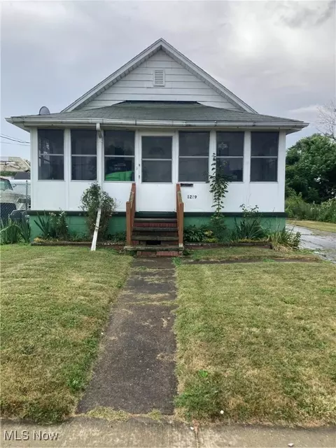 1239 W 15th St, Lorain, OH 44052