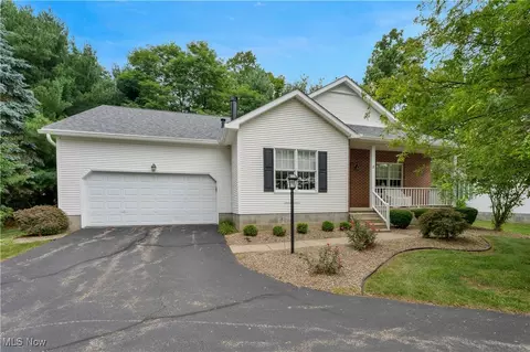8 Hedgerow Pl, New Middletown, OH 44442