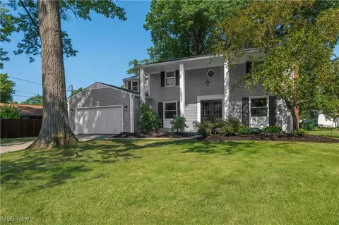 4829 Woodview Dr, Vermilion, OH 44089