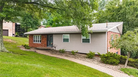 30 N Hills Dr, Parkersburg, WV 26104