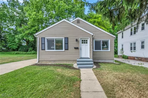912 Peckham St, Akron, OH 44320