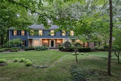 50 Fox Glen Rd, Moreland Hills, OH 44022
