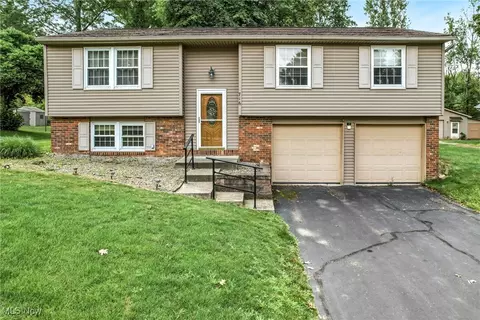 716 Laurelwood, Warren, OH 44484