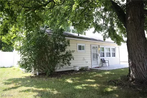 2906 Goble Dr, Lorain, OH 44055 photo 3