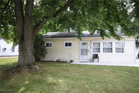 2906 Goble Dr, Lorain, OH 44055