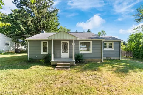 209 Claridon Rd, Chardon, OH 44024