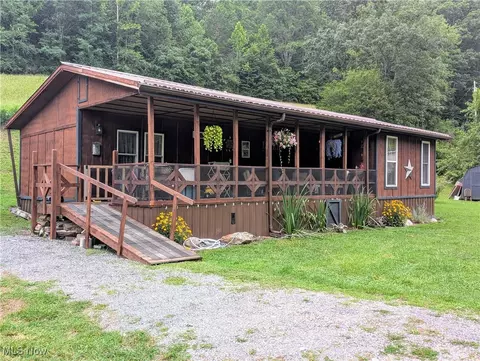 693 Nebo Walker Rd, Nebo, WV 25141