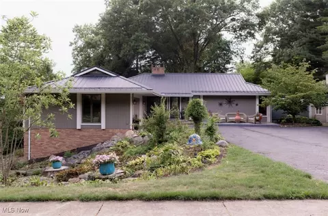 1476 Arthur Dr, Wooster, OH 44691