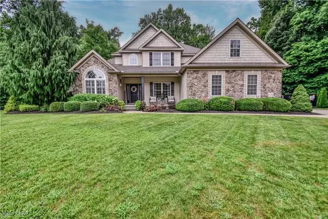 5736 Silvertree Ct, Madison, OH 44057