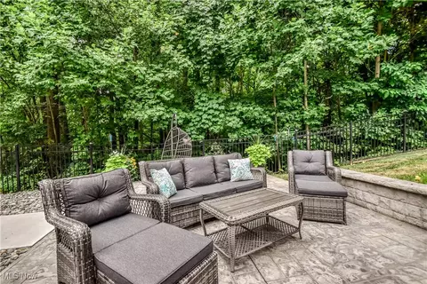 5736 Silvertree Ct, Madison, OH 44057 photo 9