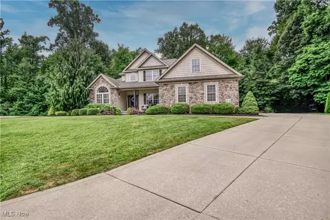 5736 Silvertree Ct, Madison, OH 44057 photo 2
