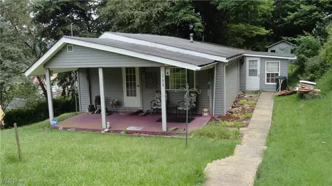 108 Linger Dr, Chester, WV 26034