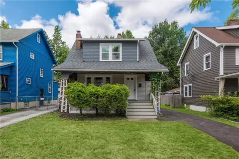896 Selwyn Rd, Cleveland Heights, OH 44112