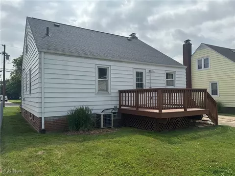 Exterior - 246 E 280th St, Euclid, OH 44132 photo 4 of 8