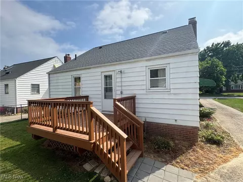 Exterior - 246 E 280th St, Euclid, OH 44132 photo 5 of 8