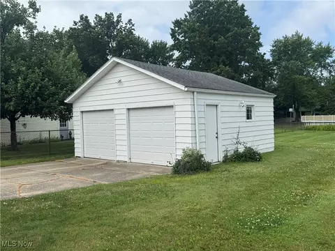 Exterior - 246 E 280th St, Euclid, OH 44132 photo 6 of 8