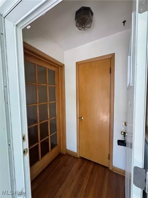 Entry Way - 246 E 280th St, Euclid, OH 44132 photo 1 of 2