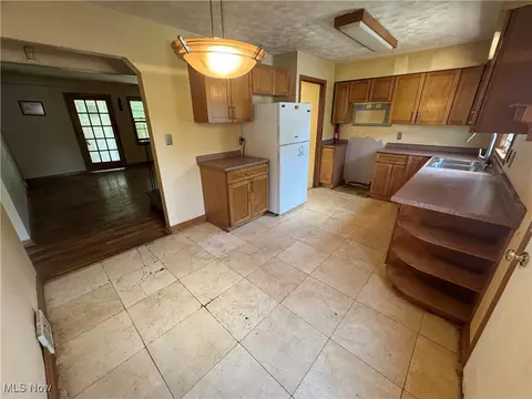 Kitchen - 246 E 280th St, Euclid, OH 44132 photo 1 of 3