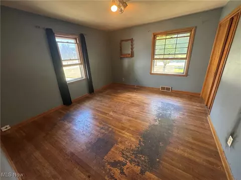 Bedroom - 246 E 280th St, Euclid, OH 44132 photo 3 of 6