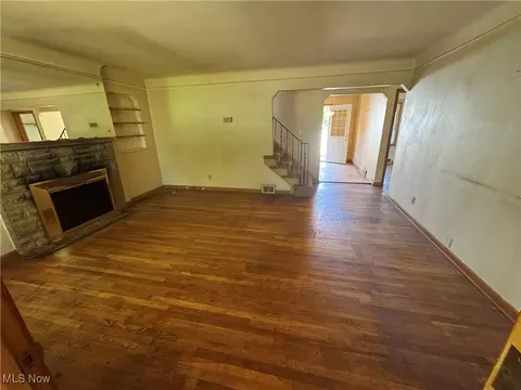 Living - 246 E 280th St, Euclid, OH 44132 photo 1 of 3