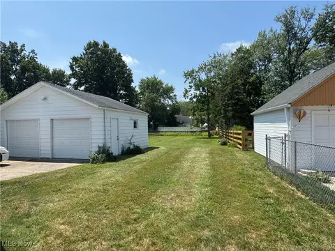 Exterior - 246 E 280th St, Euclid, OH 44132 photo 7 of 8