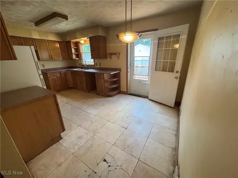 Kitchen - 246 E 280th St, Euclid, OH 44132 photo 3 of 3