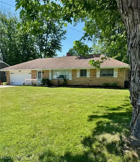 7588 Holly Dr, Mentor On The Lake, OH 44060