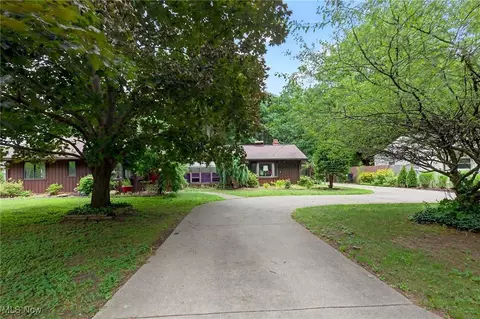 6037 Douglas Dr, Madison, OH 44057