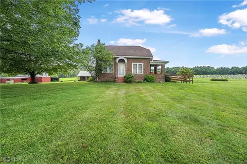 6825 Rose Hill Rd, Roseville, OH 43777
