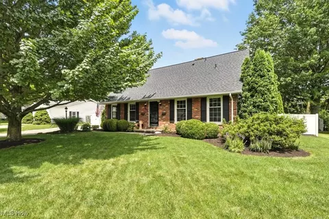 925 Damon Dr, Medina, OH 44256