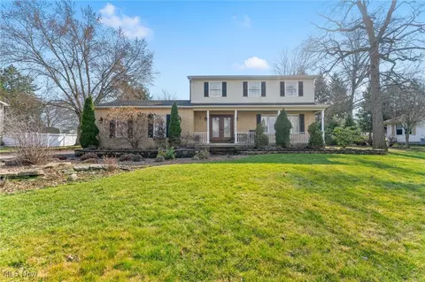 1009 Palmetto Dr, Hubbard, OH 44425