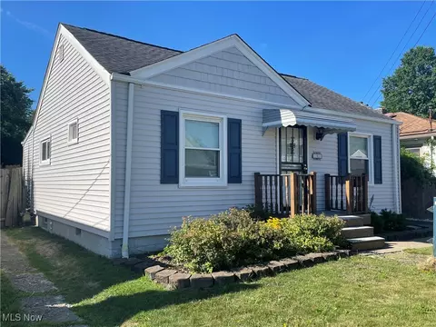 13613 Carrington Ave, Cleveland, OH 44135