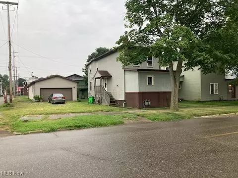409 N Uhrich St, Uhrichsville, OH 44683
