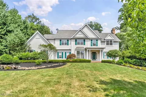 512 Woodland Ct, Chagrin Falls, OH 44022