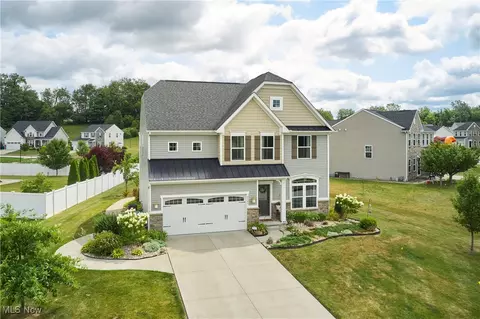 2747 Compass Point Dr, Uniontown, OH 44685