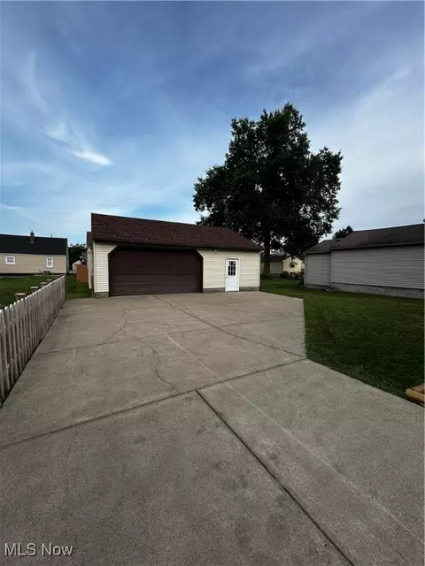 570 Idora Ln, Struthers, OH 44471 photo 34